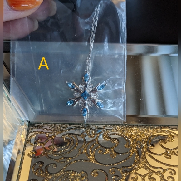 ❄️Bundle of Snowflake Jewelry❄️ - Picture 8 of 14